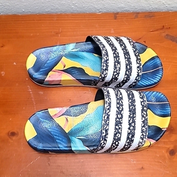 ADIDAS WOMEN'S ADILETTE SLIDE SLIP ON MULTICOLOR SANDAL SIZE 7 - Picture 2 of 8